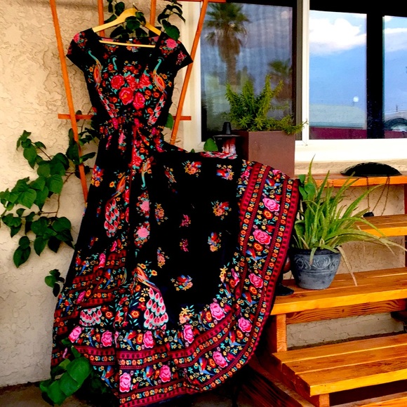 Dresses & Skirts - ⭐️Peacock & Rose Print Hi-Low Split Front Dress